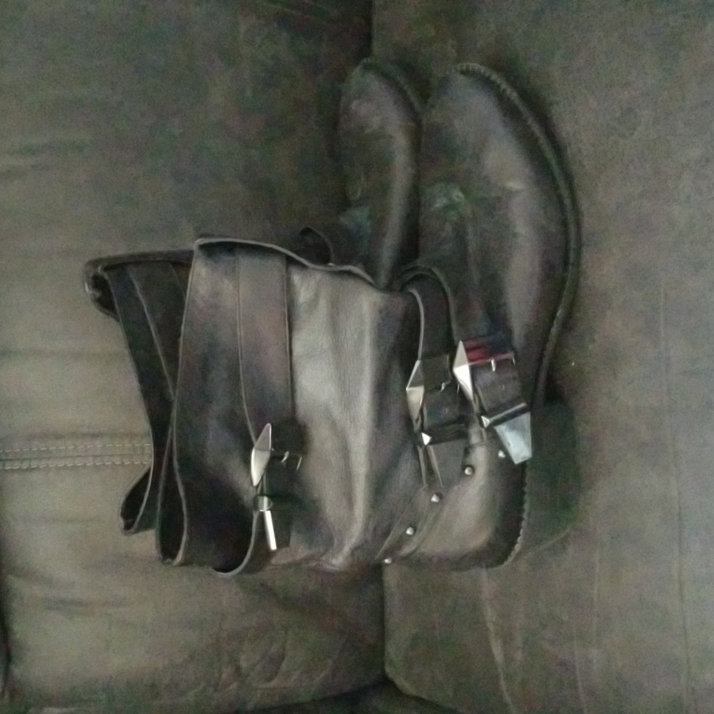 B Makowsky leather mid calf boots